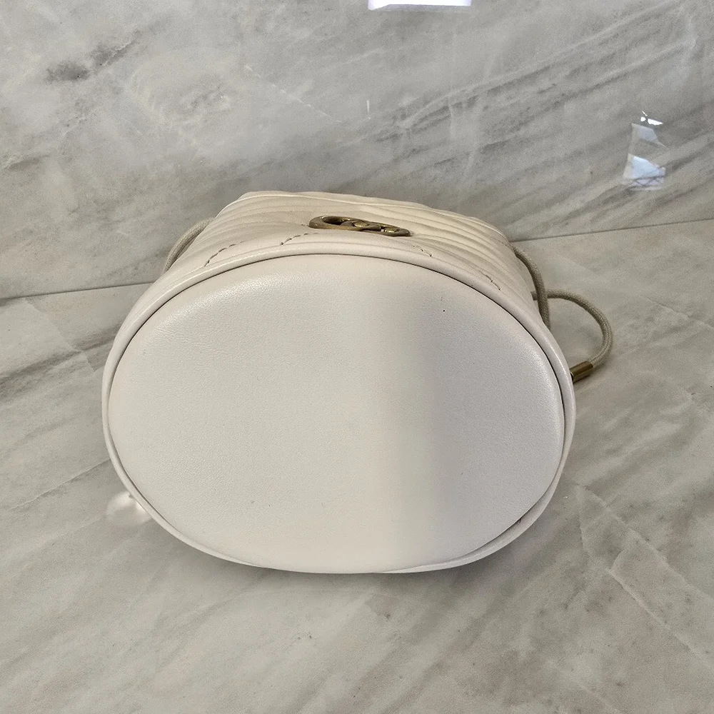 Gucci GG Marmont Bucket Bag - Picture 4 of 12